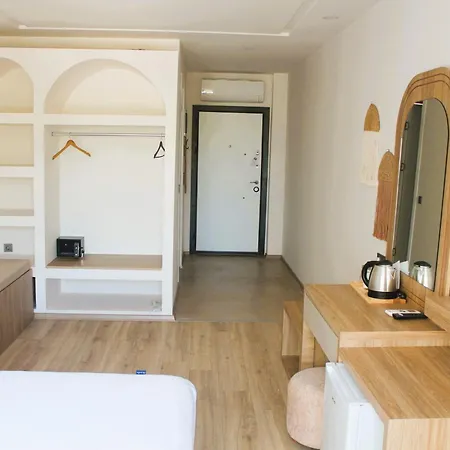 Oregano Aparthotel 4*